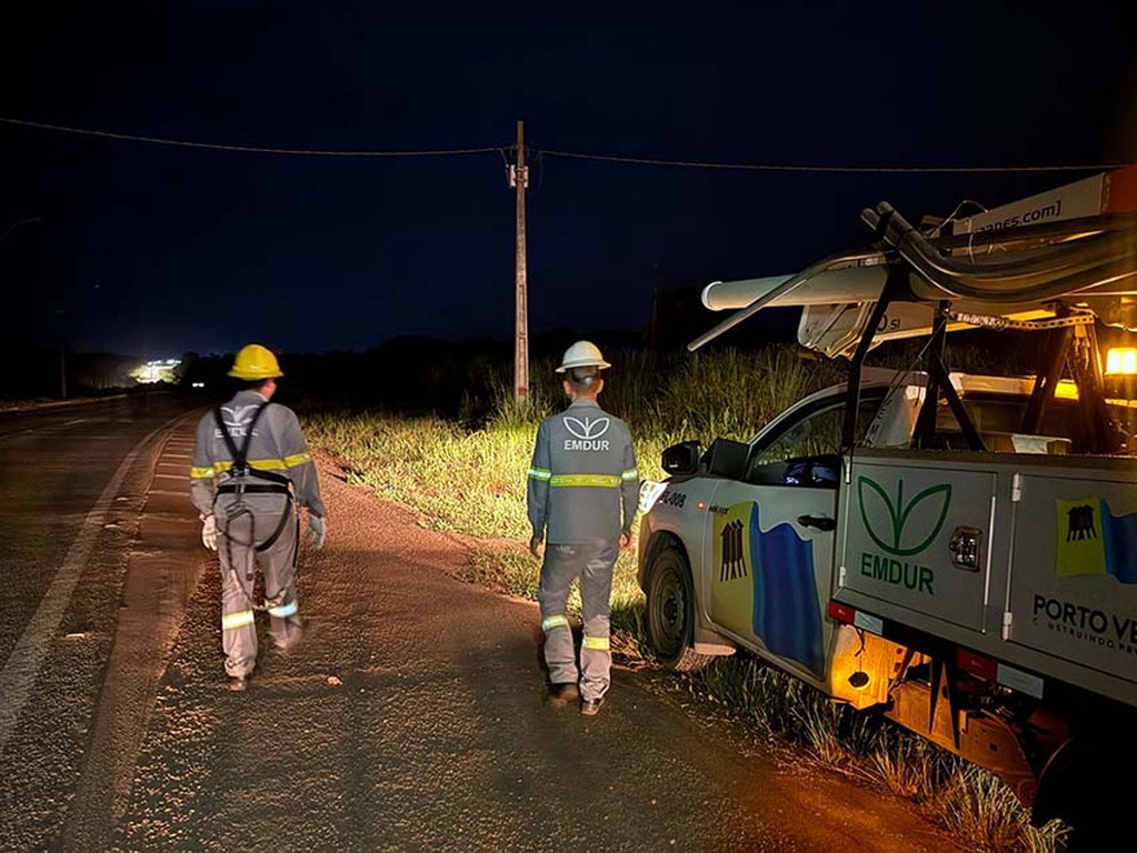 Técnicos realizam uma avaliação detalhada para planejar a instalação de um novo transformador - Gente de Opinião