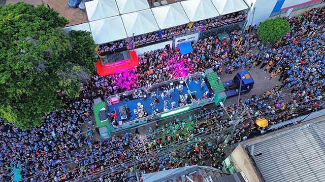 HOJE É O GRANDE DIA! Tem Banda do Vai Quem Quer arrastando multidão  - Gente de Opinião