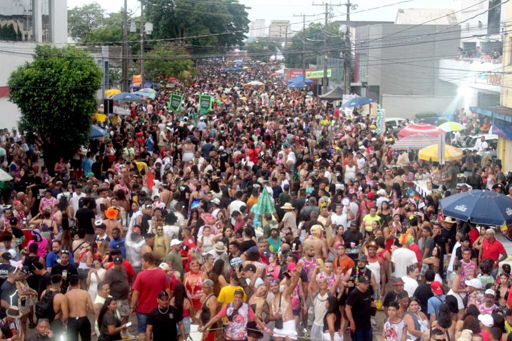 Banda do Vai Quem Quer arrasta uma multidão de foliões - Gente de Opinião