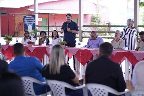 Deputado Alex Redano reforça incentivo ao esporte com entrega de kits para futebol society 