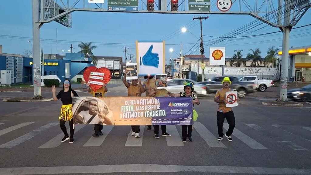 Performances nas ruas de Porto Velho destacaram um dos temas da campanha de Carnaval: “Curta o ritmo da festa, mas respeite o ritmo do trânsito” - Gente de Opinião