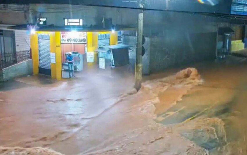 Sobe para 22 total de mortos por chuvas em Juiz de Fora e Ubá