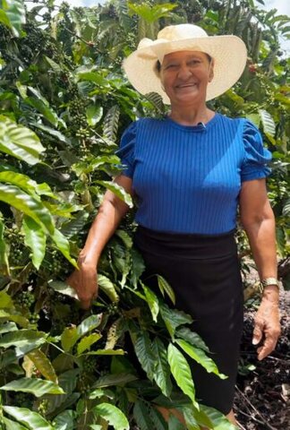 Cafeicultora Célia Aragão está satisfeita com a orientação recebida - Gente de Opinião