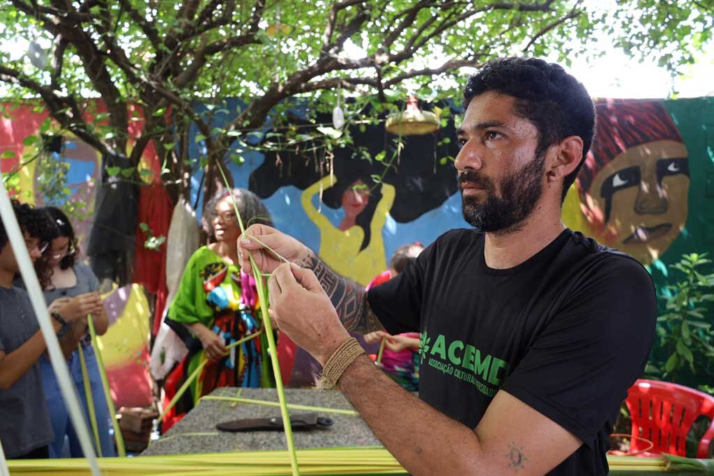 Pontão de Cultura ACEMDA fortalece saberes tradicionais com oficina de artesanato com palha de buriti na 2ª Teia RO - Gente de Opinião