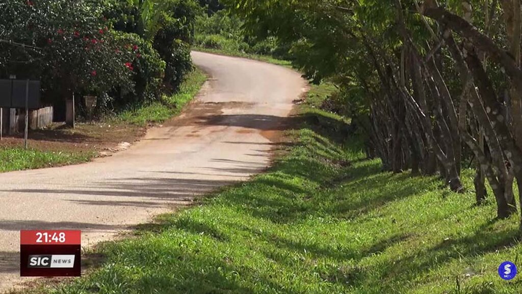 Buracos e mato alto tomam de conta de acesso ao Parque Natural - Gente de Opinião