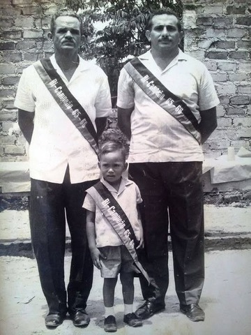 "Seu" Dudu e o diretor Cezar Zoghbi, com a faixa de bicampeão 1965/66 - Gente de Opinião