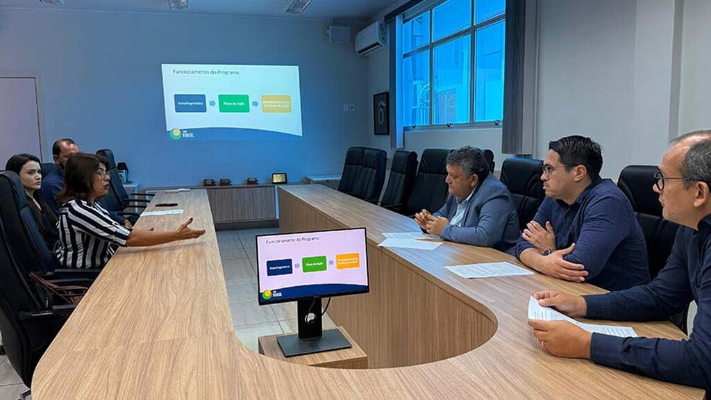 Representantes do Sebrae em Rondônia e da Controladoria-Geral da União (CGU) se reuniram para apresentar o Programa Time Brasil e discutir ações conjuntas para fortalecer a integridade e a transparência na gestão pública em Rondônia. | Foto: Fernanda Nabôa. - Gente de Opinião