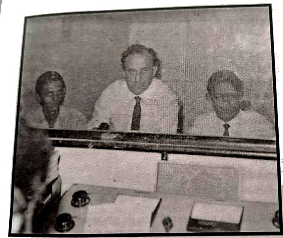 Os dois da direita: Vitor Hugo (c) e Osmar Vilhena mostrando a TV em 1969 - Gente de Opinião