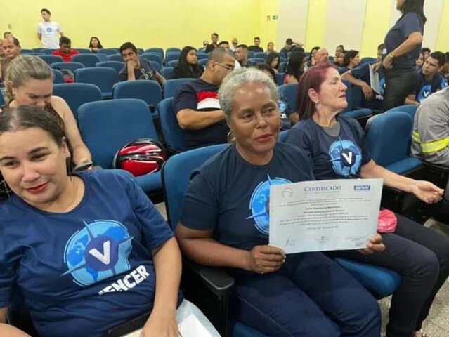 Após anos atuando como manicure, Rosineide  concluiu o curso de Injeção Eletrônica em Motocicletas pelo programa Vencer - Gente de Opinião