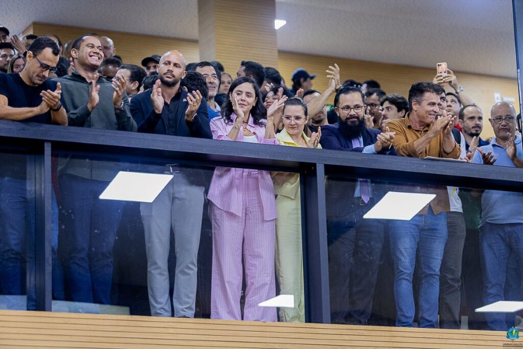 Servidores da Alero comemoram as aprovações dos projetos (Foto: Thyago Lorentz I Secom ALE/RO) - Gente de Opinião