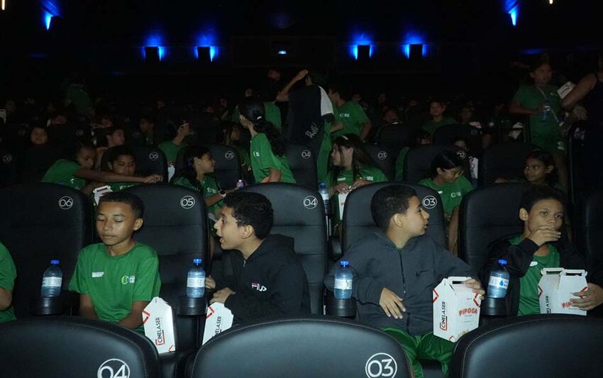 Primeira vez no cinema emociona alunos da rede municipal de Porto Velho