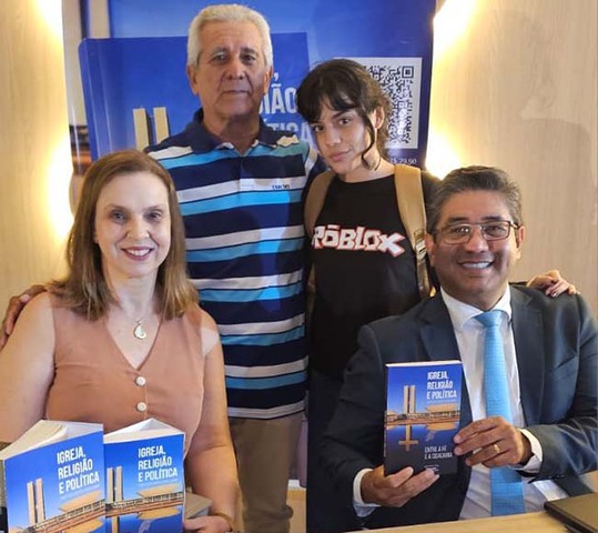 Juacy Loura Júnior realizou o lançamento de seu livro Igreja, Religião e Política - Gente de Opinião