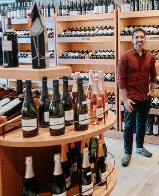 Felipe Adjafre assina a nova marca ‘Art Vino & Cucina’, ampliando a experiência gastronômica, diversificando rótulos e imprimindo boa música em Fortaleza