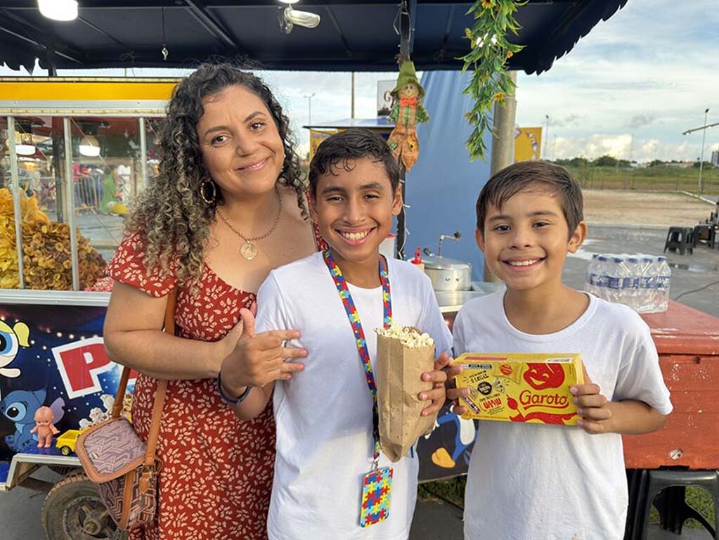 Vinícius Medeiros participou com o irmão Davith Guilherme e a mãe, Raiane Patrício, e saiu satisfeito com o que encontrou - Gente de Opinião