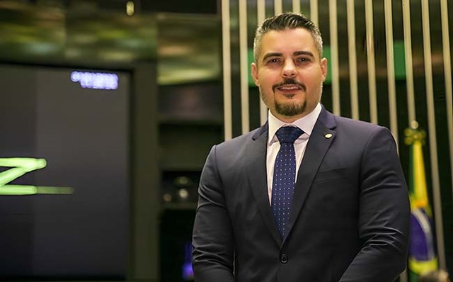 Deputado Thiago Flores antecipou crise e apresentou emendas para conter alta de 55% no QAV usado pelas aeronaves - Gente de Opinião