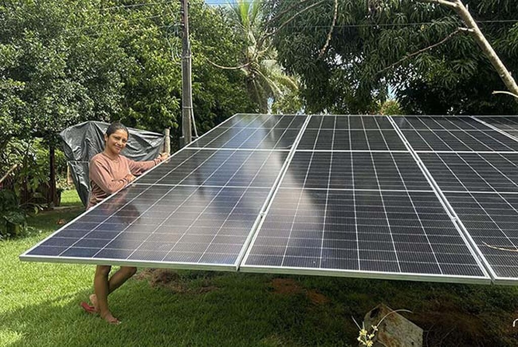Placas solares na propriedade de Thaís Raissa, em Alvorada do Oeste (Foto: Acervo Ecoporé) - Gente de Opinião
