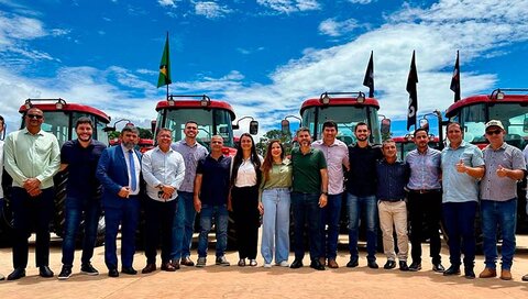 Cristiane Lopes fortalece a infraestrutura e a agricultura com entrega histórica de maquinários em Rondônia