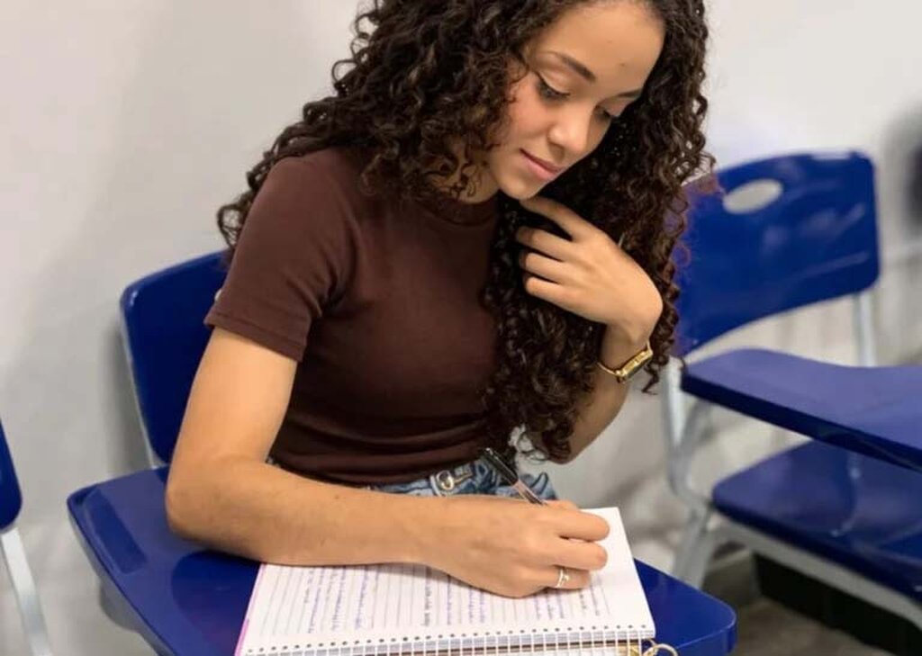 A estudante Naiany Vitória Santos foi aprovada em Medicina na Universidade Federal de Catalão, em Goiás - Gente de Opinião