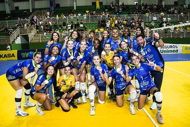 Abel Modas (foto) 3x2 Pinheiros: campeão e vice da superliga B, retornam à superliga A do Vôlei feminino. - Gente de Opinião