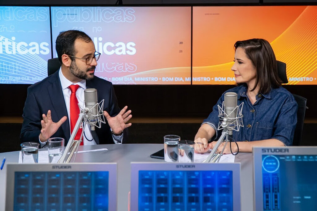 Sobre o impacto que a redução da jornada de trabalho pode trazer para os empreendedores que empregam outros profissionais, o ministro Paulo Pereira pontuou que o Governo do Brasil irá criar políticas para apoiar essa parcela da população. Foto: Diego Campos/Secom-PR - Gente de Opinião