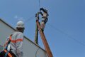 Energisa alerta para riscos e orienta profissionais para evitar acidentes com a rede elétrica em RO