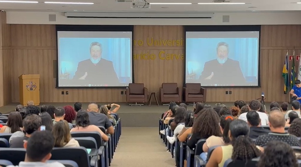 Grupo Educacional Aparício Carvalho promove aula aberta com Mário Sérgio Cortella e reúne acadêmicos em experiência integrada de aprendizado - Gente de Opinião