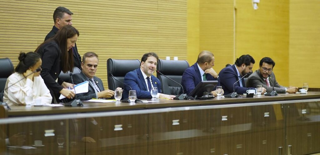 Parlamentares reunidos durante sessão legislativa (Foto: Rafael Oliveira I Secom ALE/RO) - Gente de Opinião