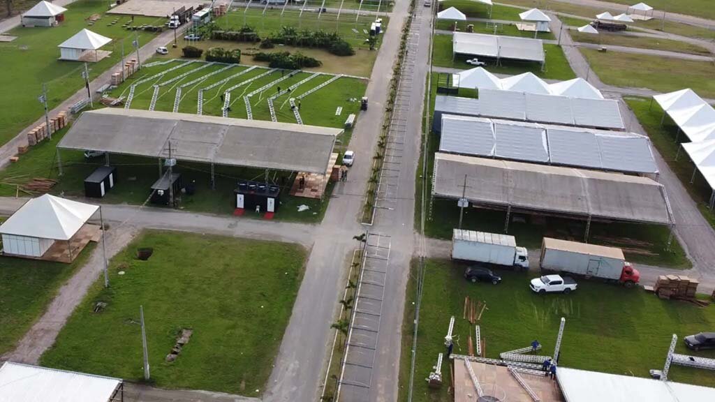 As ruas do parque receberam revestimento com pedra brita, garantindo uma estrutura adequada para suportar o intenso fluxo de visitantes - Gente de Opinião