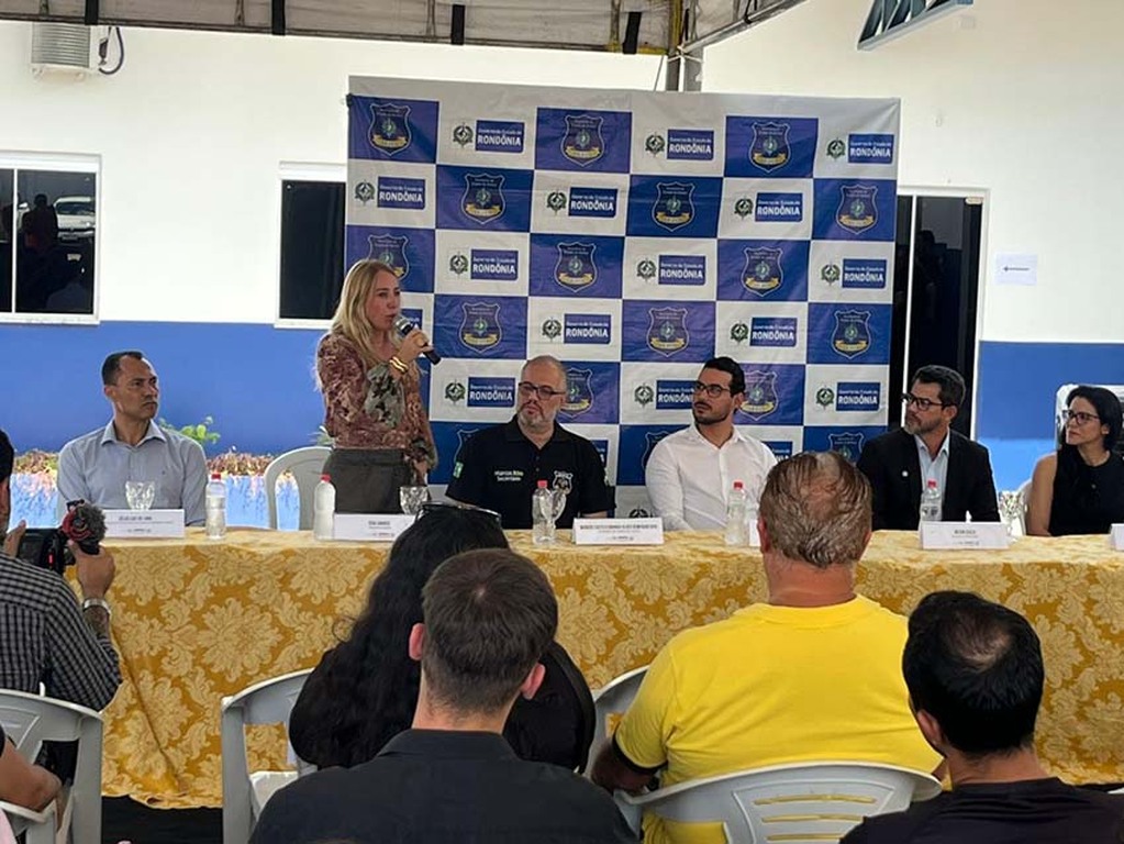 Deputada Ieda Chaves acompanha entrega de novo micro-ônibus à Polícia Penal de Rondônia para escoltas - Gente de Opinião