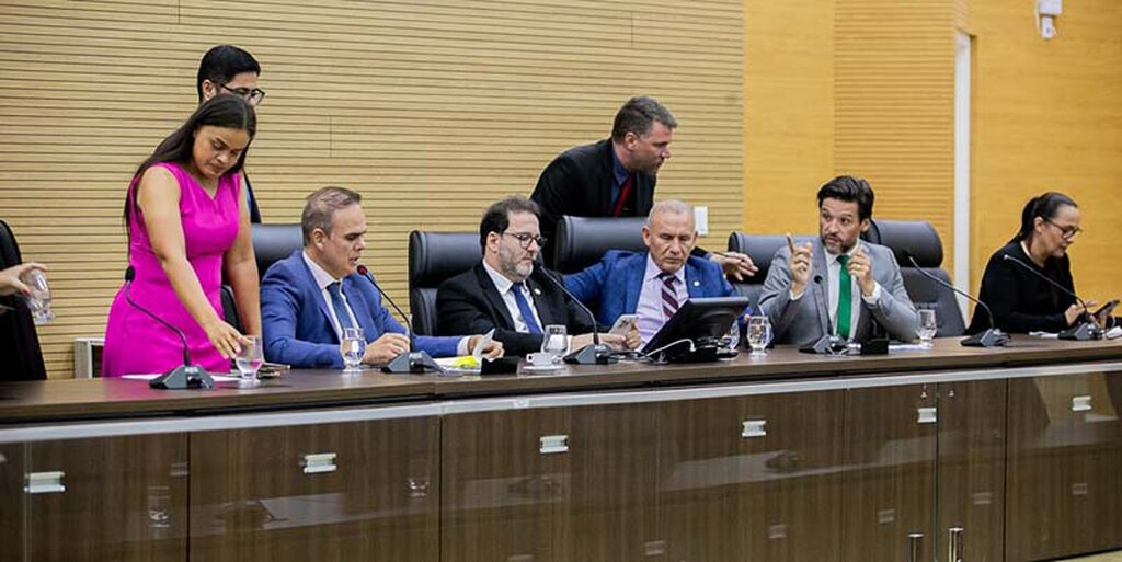 Parlamentares durante sessao ordinária da Alero (Foto: Thyago Lorentz I Secom ALE/RO) - Gente de Opinião