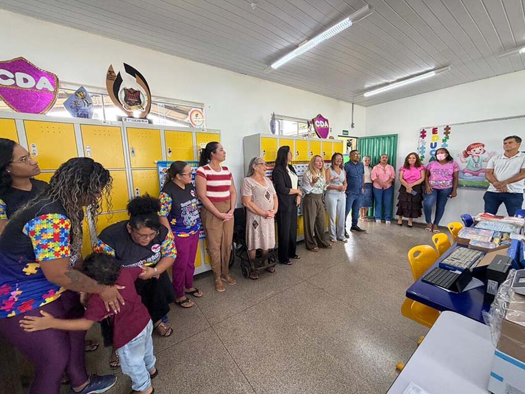 Deputada Ieda Chaves fortalece educação em Candeias do Jamari com tablets e materiais didáticos - Gente de Opinião