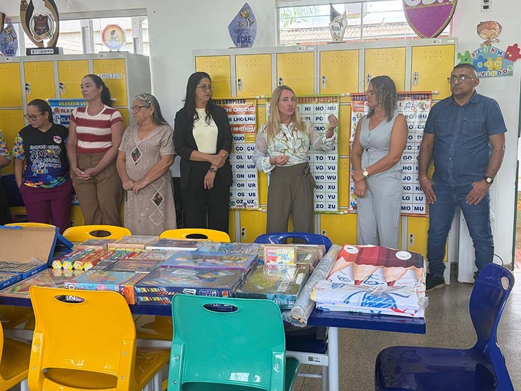 Deputada Ieda Chaves fortalece educação em Candeias do Jamari com tablets e materiais didáticos - Gente de Opinião