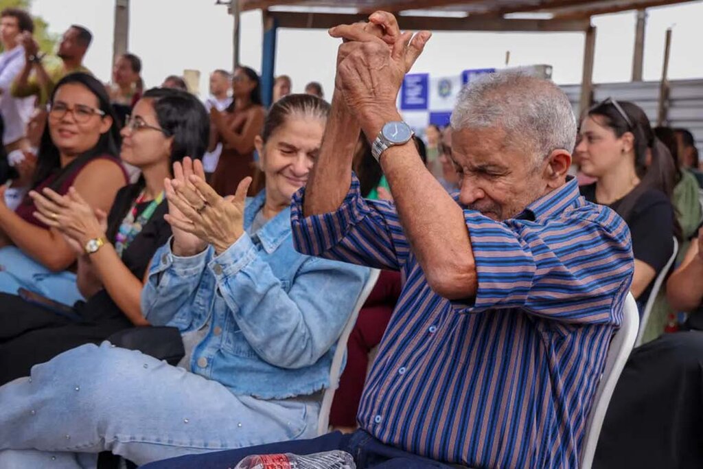 O entusiasmo e a expectativa de um futuro melhor para os idosos, com dias felizes e repletos de assistência e carinho, marcaram a assinatura da Ordem de Serviço - Gente de Opinião