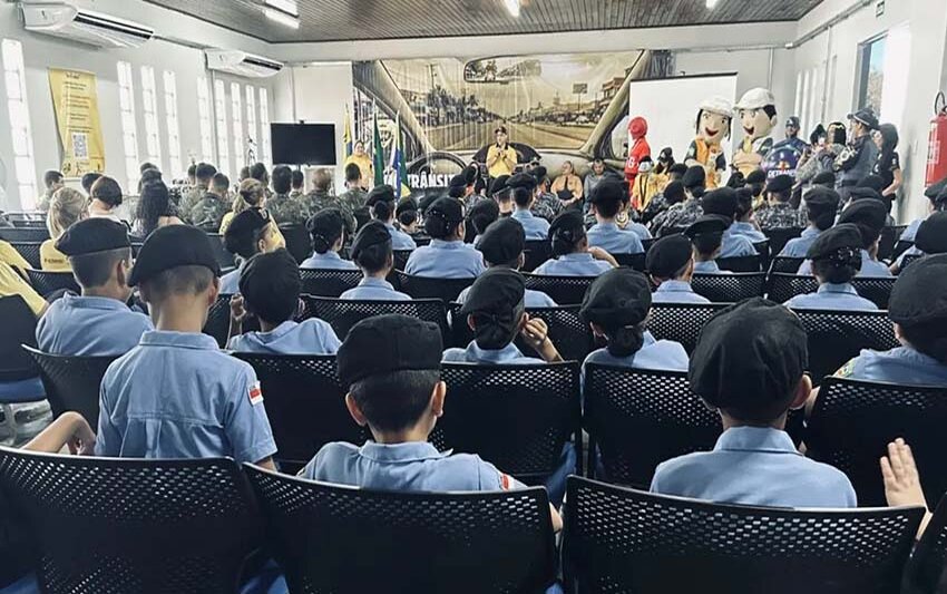 Escola Pública de Trânsito do Detran-RO compartilha atividades com Pelotão Mirim da PM-AM