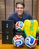 Prefeito Léo Moraes promove ação que sorteia camisa oficial da Seleção Brasileira autografada e itens exclusivos para a população