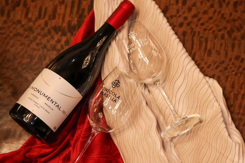 Vinhos premiados do Cerrado e gastronomia francesa se encontram em experiência exclusiva para o Dia dos Namorados em Brasília - Gente de Opinião