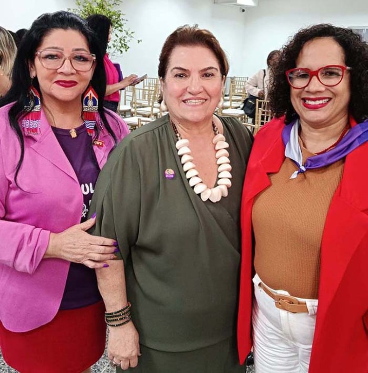 Da esquerda  para a direita: Giovana Barros, Coletivo de Mulheres do PT/RO, Ministra das Mulheres Márcia Lopes e Risolene Sousa - Secretaria Adjunta de Mulheres do PT - Gente de Opinião