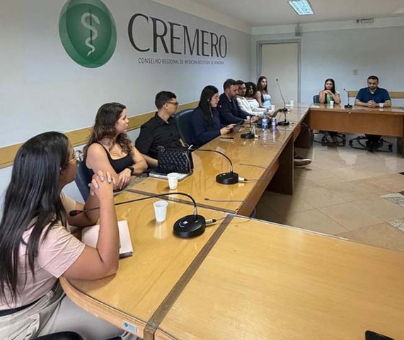 Acadêmicos de Medicina participam de júri simulado de Bioética no CREMERO - Gente de Opinião