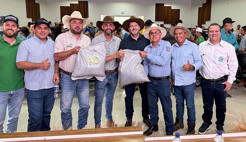 Deputado Alex Redano acompanha entrega de 11 toneladas de condicionadores de solo para produtores rurais de Ariquemes