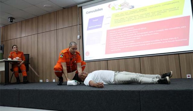 MPRO Ensinando a Salvar - Quase 10 mil profissionais da educação em todo o estado são instruídos a realizar primeiros socorros - Gente de Opinião