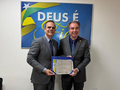 Viriato Moura é homenageado pela Assembleia Legislativa