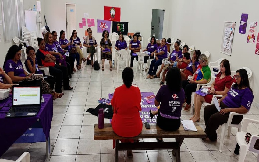 Oficina Elas por Elas reúne mulheres em Ji-Paraná para dois dias de formação política