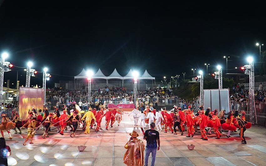 Primeira noite reúne milhares de pessoas e abre concurso de quadrilhas em Porto Velho