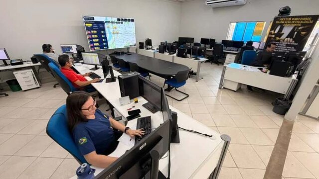 Com equipamentos modernos e monitoramento em tempo real, a sala de controle amplia a capacidade de resposta das equipes de trânsito - Gente de Opinião